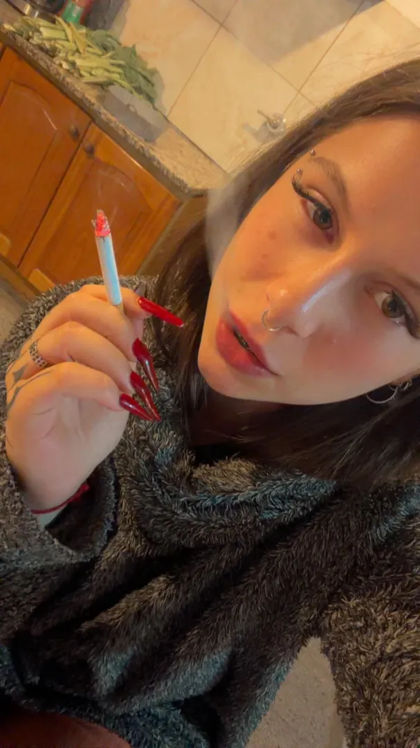 Tell me… do you prefer watching me inhale or exhale? posted by Zowii222