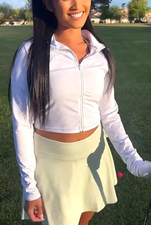 Tell me how you'd use me  by sunshinegolfxo