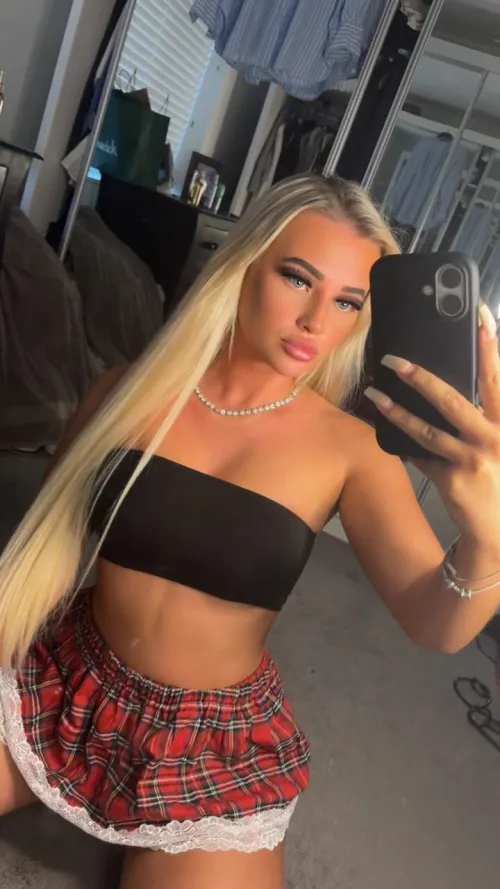 tell me what you noticed first by KindbutSteel