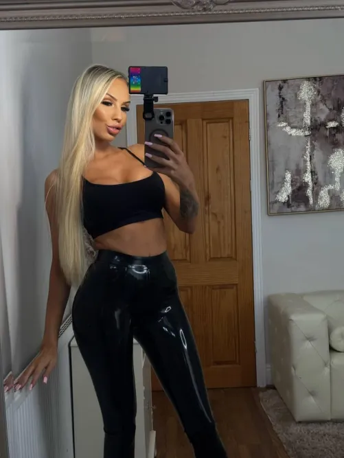 Temptation served fresh… wanna taste me? by Kikiyoh