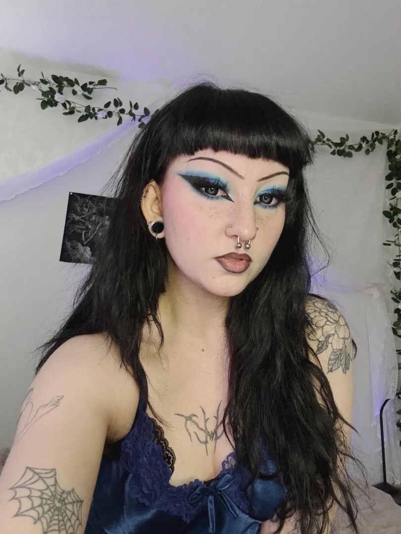 tested out my new eyeshadow palette, safe to say it worked well posted by sipetinh