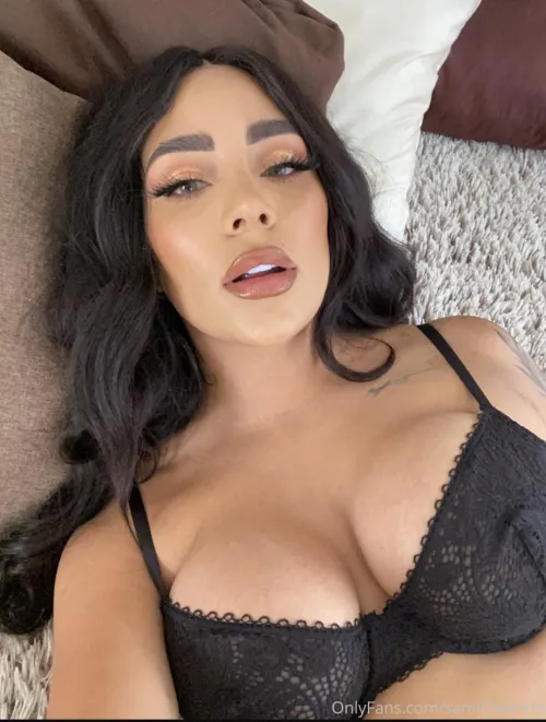 Tetas perfectas y cara de tentación  by frankiibun