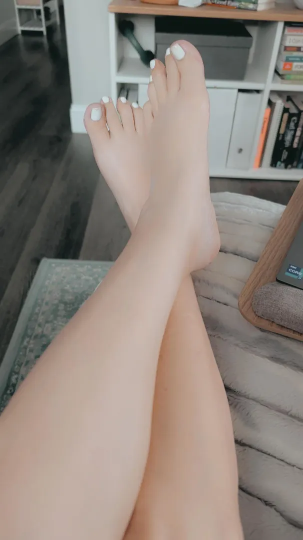 TGIF (thank God it's feets)  posted by ElliesFeetsHeaven