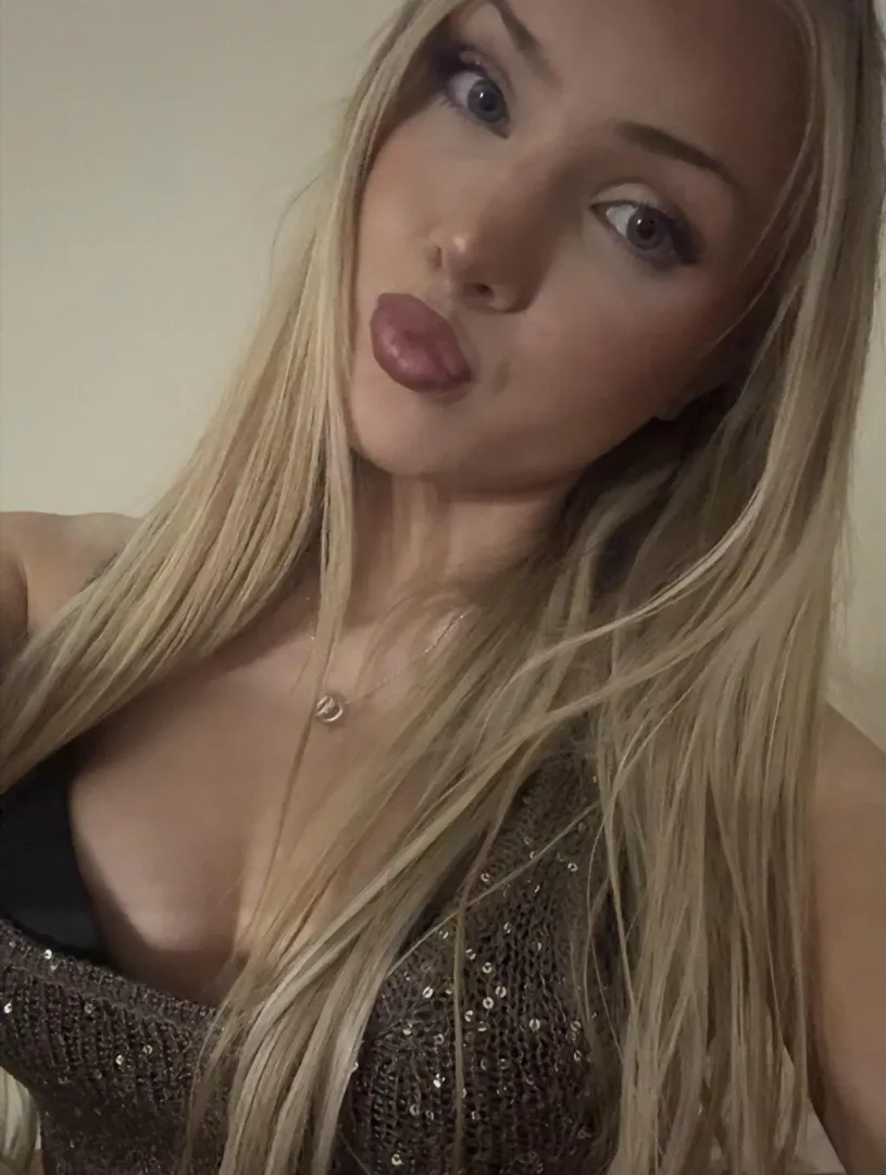 That instant dopamine hit u get from depositing all ur peasant change into my HOT superior bank account, slowly rewiring ur mind and body SO badly‍ posted by goddesssophie111