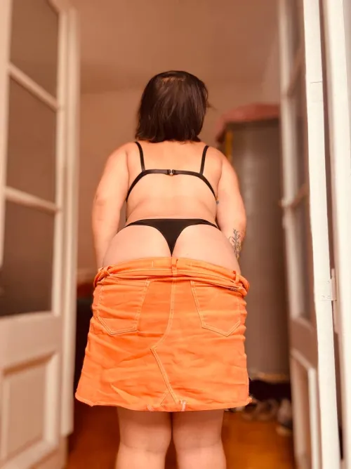 That subtle peek above the waistline…
And suddenly you’re staring too long. by Inesitaax