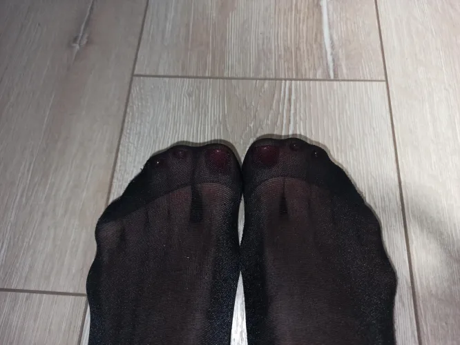 That's a perfect shot of my long toes... by Lucky_gjrl