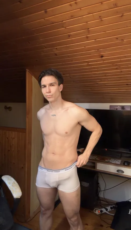 The beat bulge is in white by lukalukardii