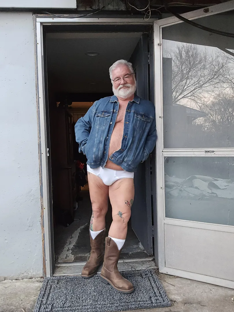 The Dad next door you deserve? (50s) posted by WyattHertz