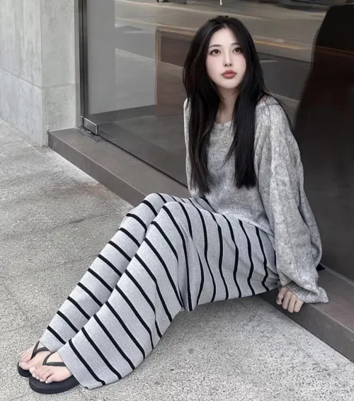 The gal is pretty by Sorry-Turnover8920