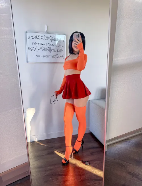 The heels stay on.. they make the perfect handles by fun-sized-asian