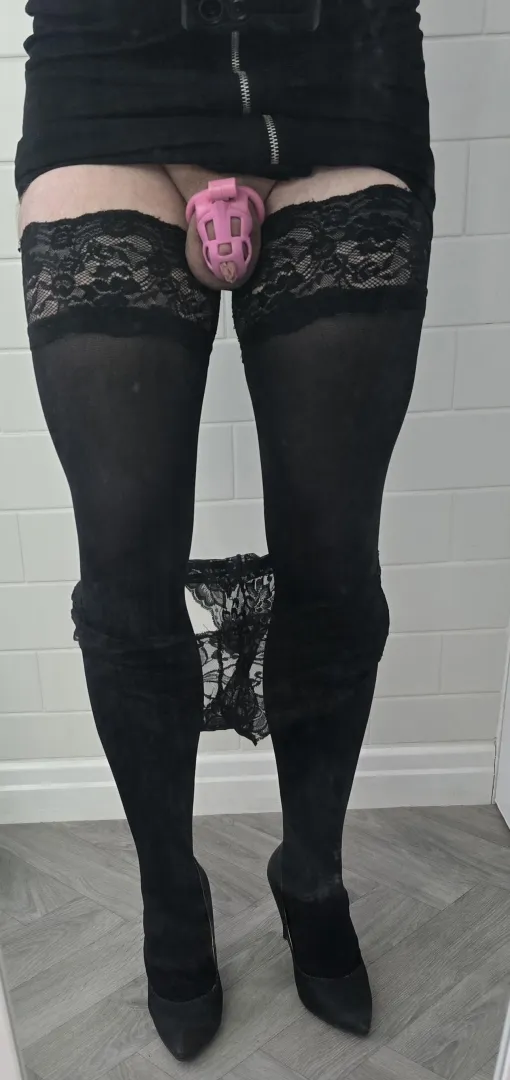 The knickers look so much better pulled down. posted by Hot-Part-5571