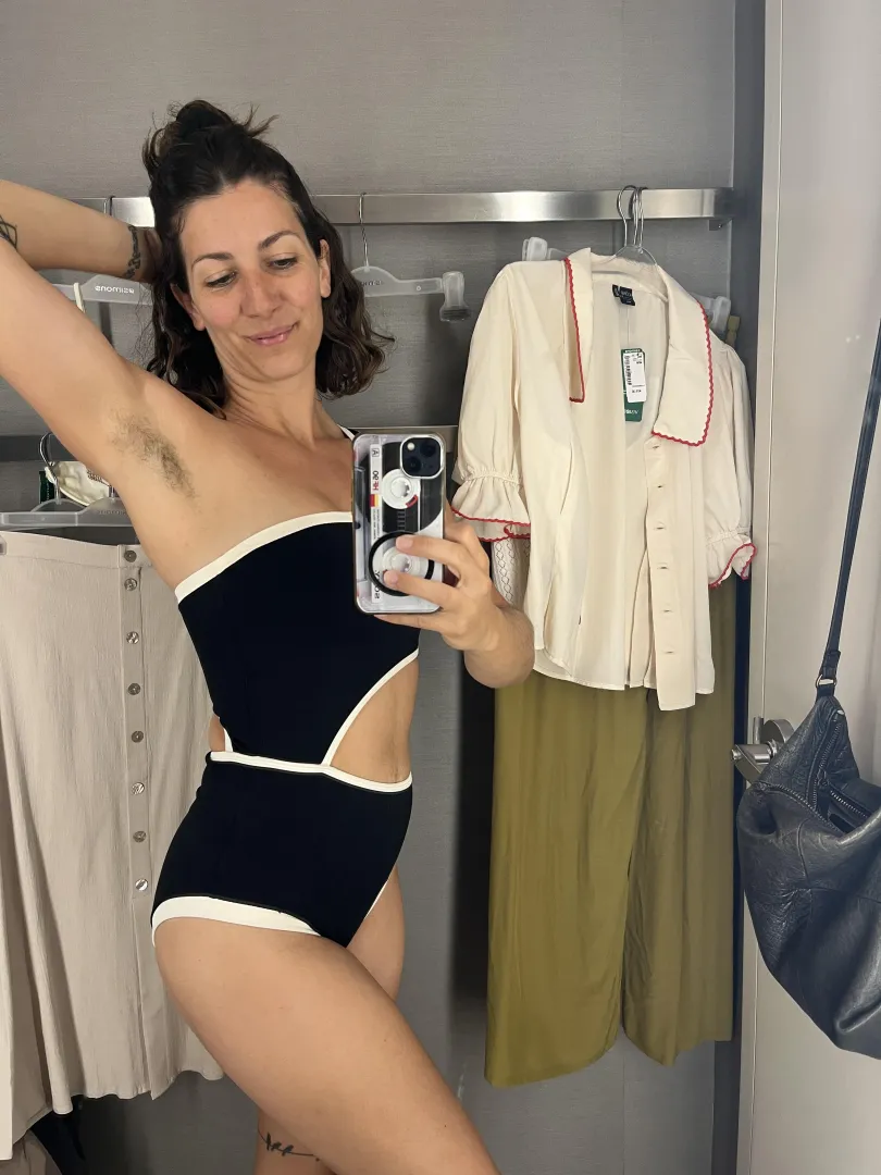 The only woman with hairy armpits at the mall posted by maplesyrup_girl