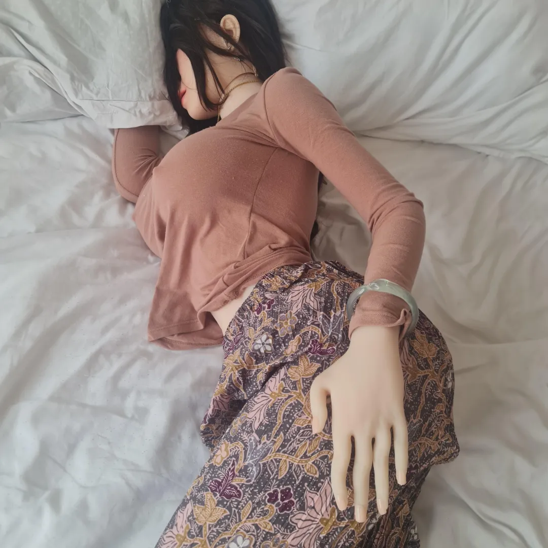 The pose she give when I wanna go to work. posted by Zealousideal-Body216