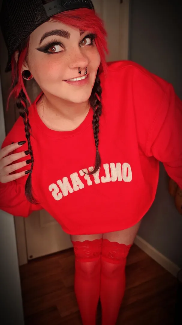 The red makes my eyes pop posted by dixonxdoll