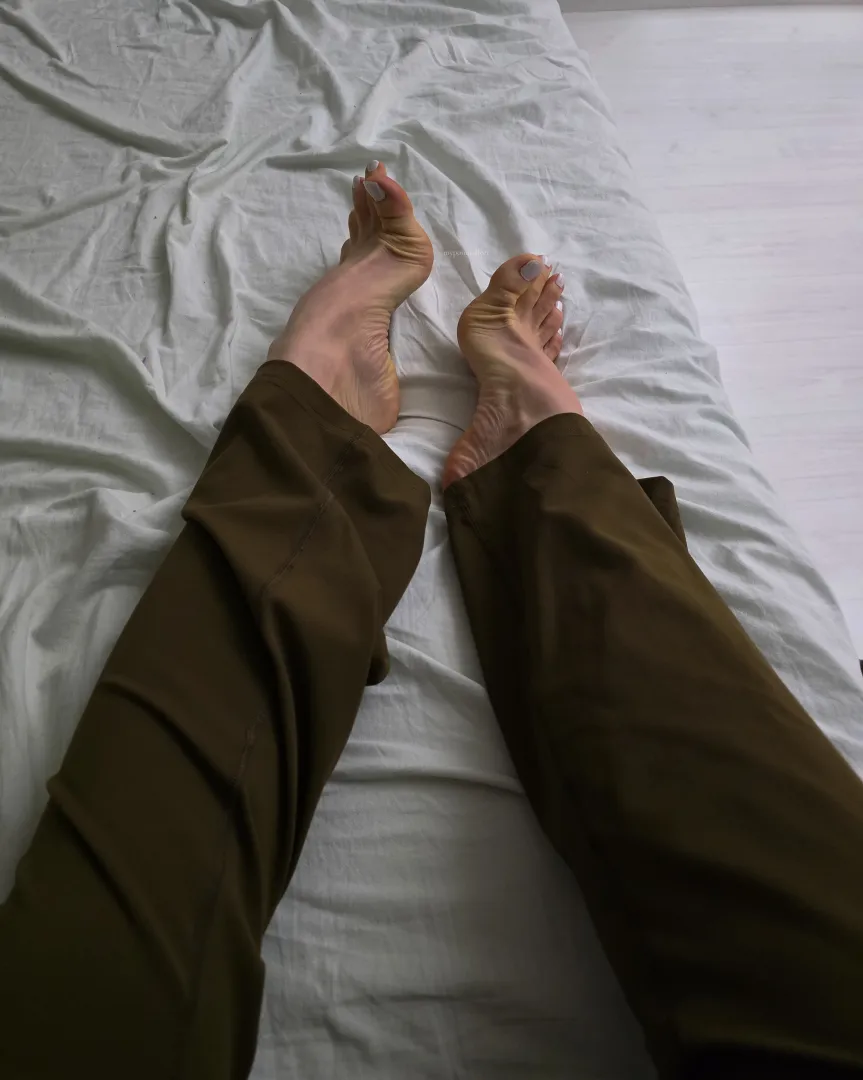 The result of YEARS of gymnastics/ballet training: HIGHEST arches posted by mypointedfeet