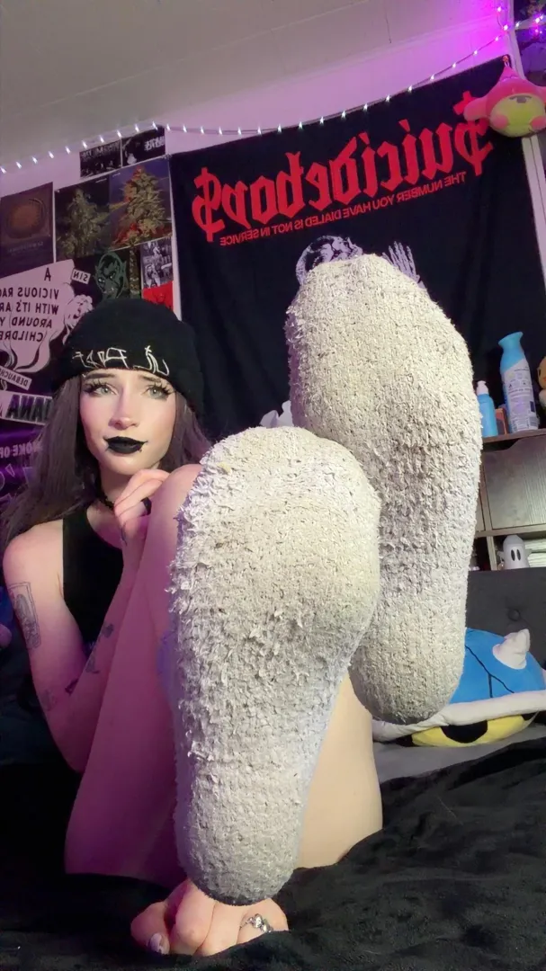 The smell is getting to be too much! [F] posted by Goddess-KaylaLavigne