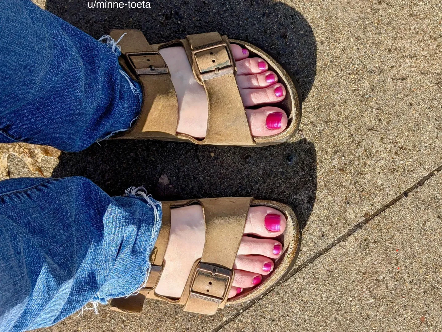 The snow melted, the Birks are out, and these freshly painted fuchsia toes need your attention ☀️ posted by minne-toeta