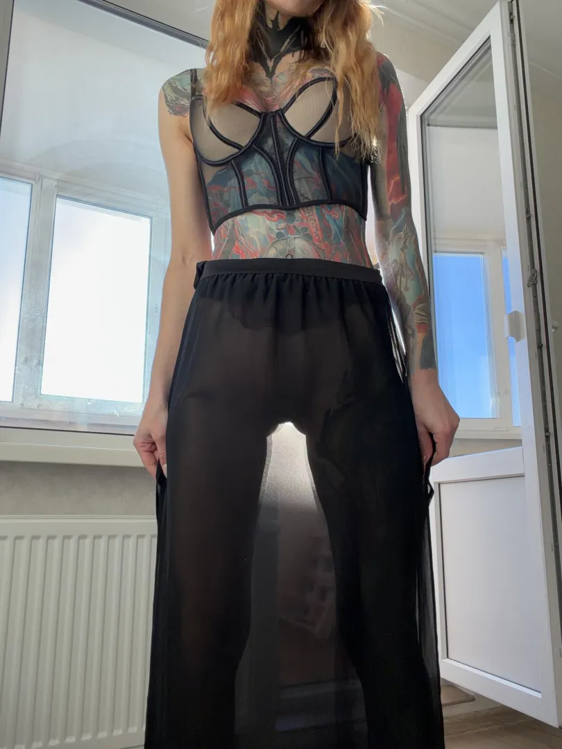 The sun is flirting with me posted by NiraHollow