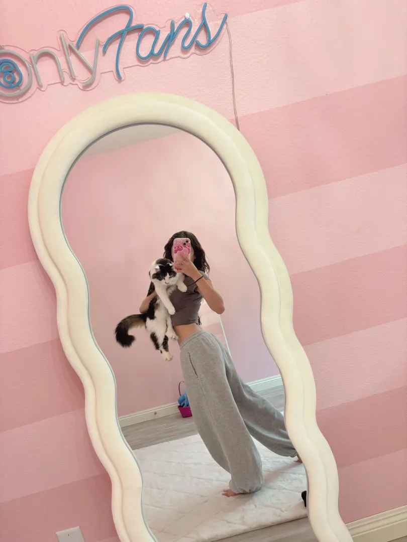 The things this mirror has seen  posted by Calm-Ice-6579