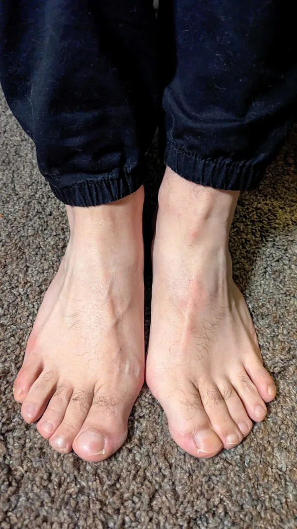The tops of my feet need to be worshipped posted by rhythm_808