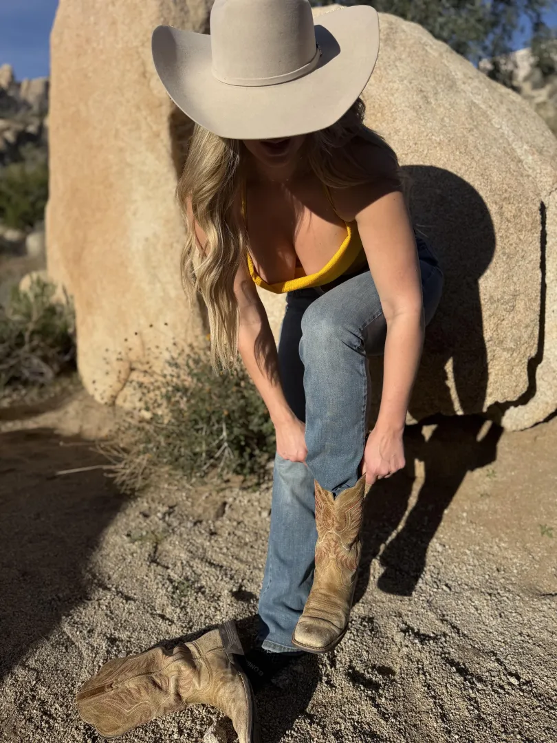 the ultimate cleavage shot posted by midwestemma