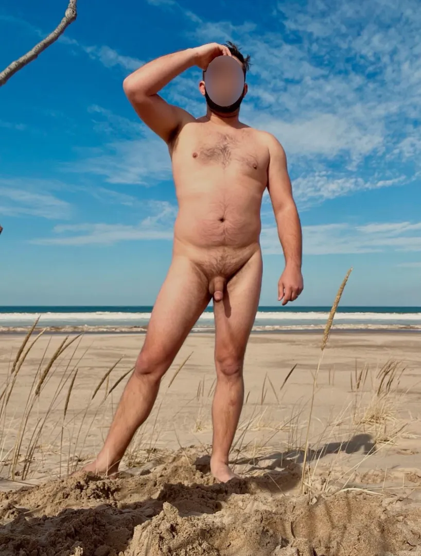 The weather was just too nice not to take a walk by the beach ☀️ posted by dumbguy63