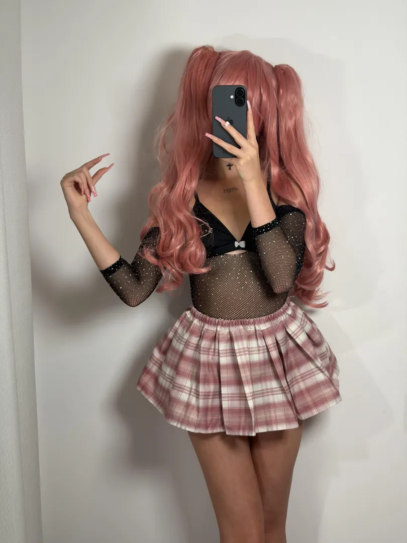 There are bigger worms in the ground than what you have between your legs  posted by PinkDolxo