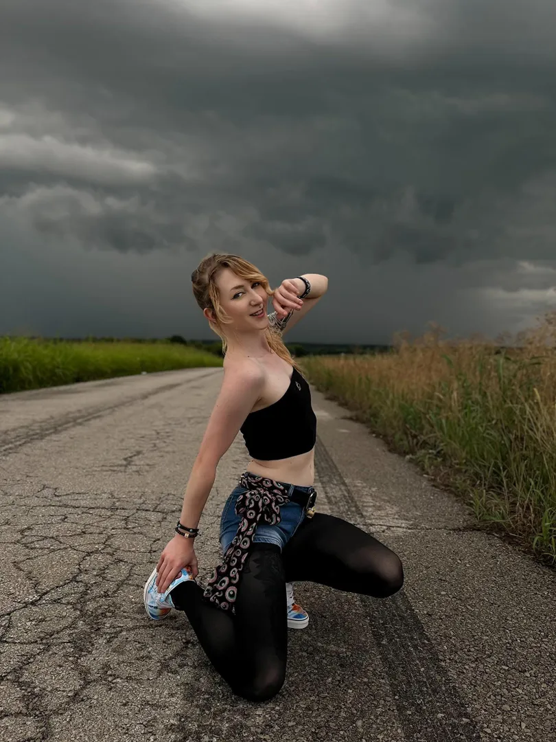 There’s a storm rolling in .. posted by blightbrat