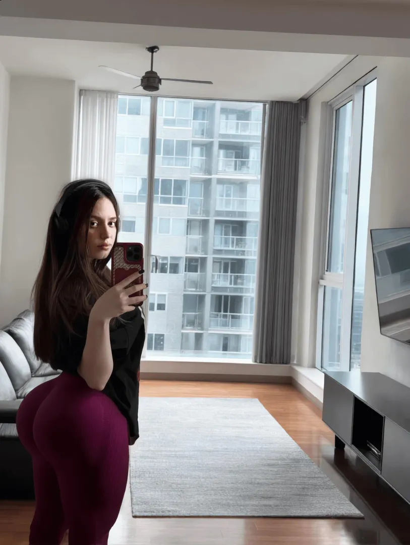 There’s no better feeling than filling out some leggings  posted by TheVeryBestOnly