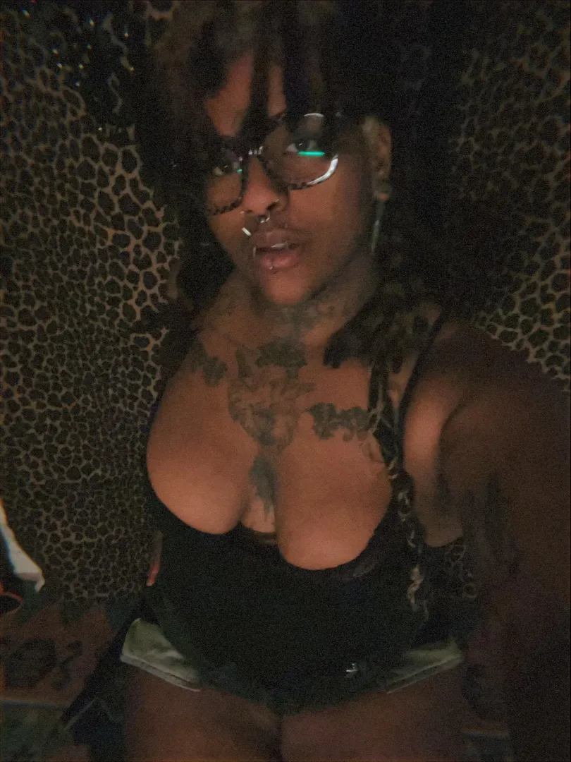 there’s NO cure to being addicted to me- but you can treat the issue by handing over your life savings ‍↕️ ｡°‧ posted by c0rs000