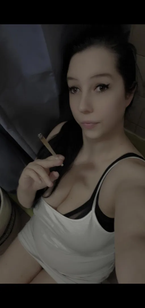 There’s something about that chill vibe… makes me wanna show a side of me not everyone gets to see  posted by balkangirl93