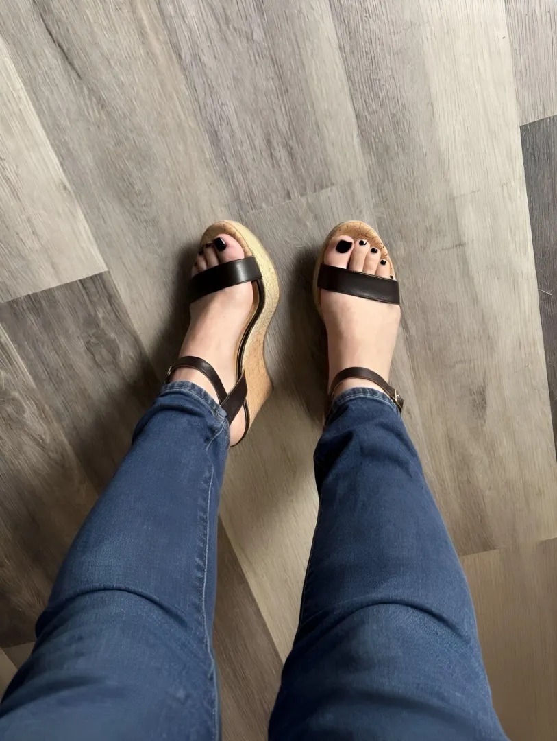 These feet just broke your scroll  Rate 1-10  posted by sqwerty117