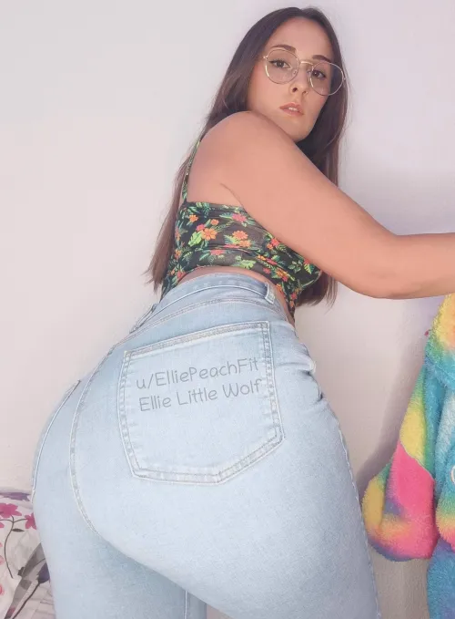 These jeans hug every curve so perfectly.. don't you wanna spank me until I squirm by ElliePeachFit