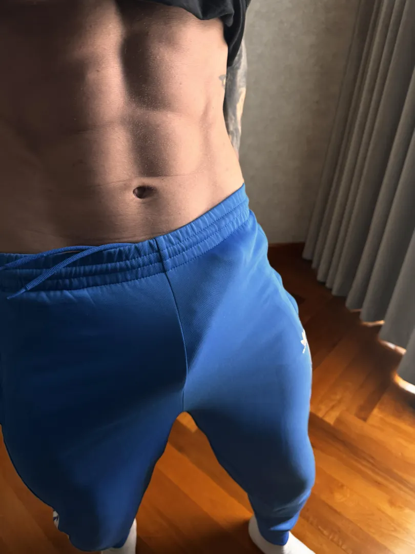 These pants aren’t meant to be worn with underwear posted by sutelmanu