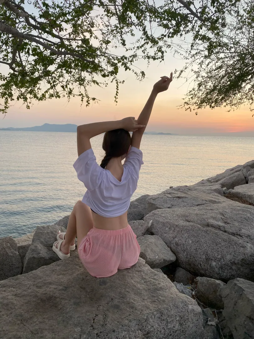 These pink shorts are thinner than I thought...  posted by Yulia__Schreiber