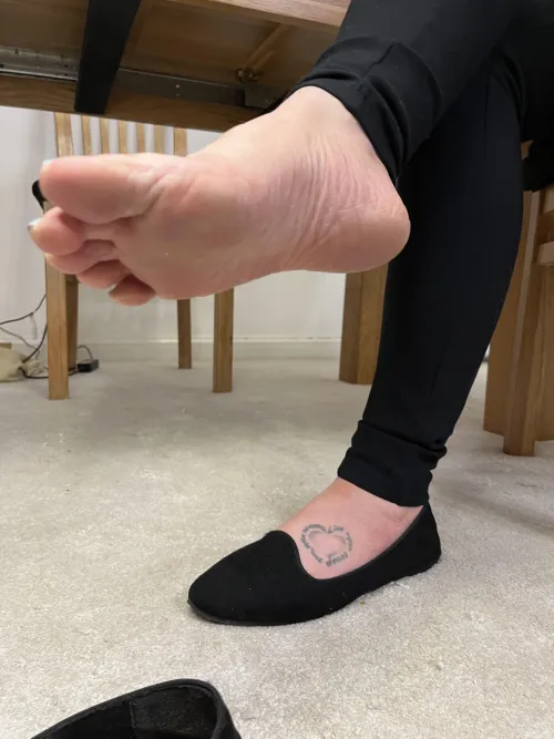 These shoes make my soles so smelly by catesprettysoles