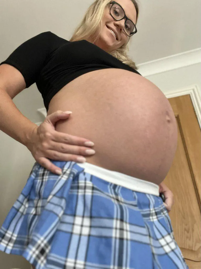 They say pregnancy makes you glow… posted by pregnantjennyxo