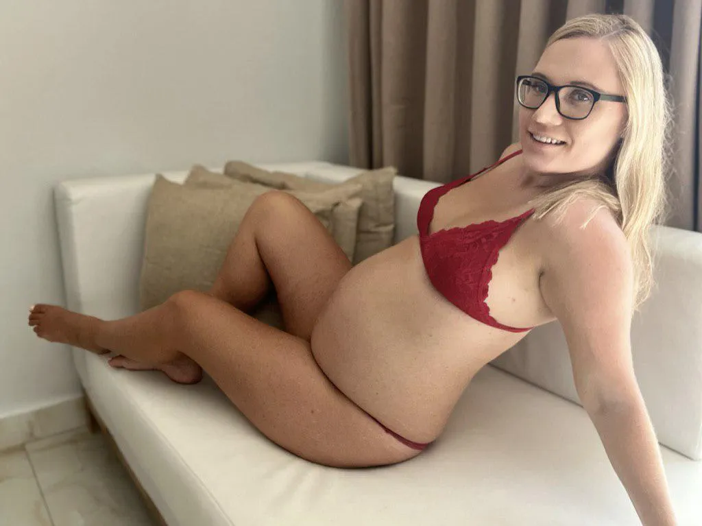 They say pregnancy makes you glow… posted by pregnantjennyxo