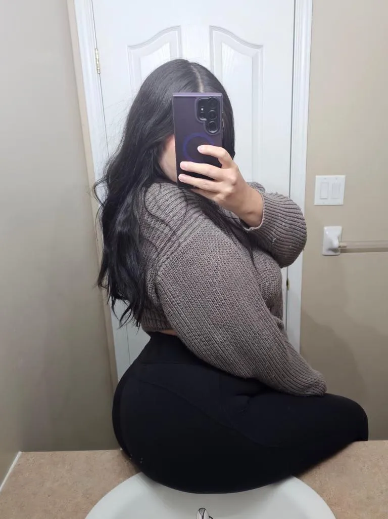 Thick and busty, if you’re into me then say something posted by enticeChloe