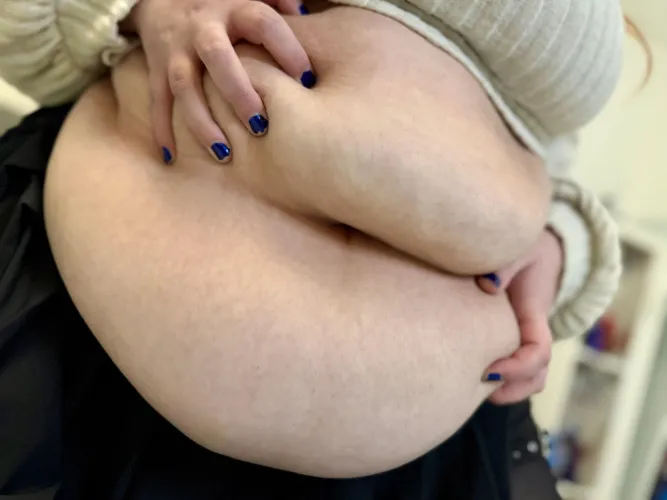 Thick belly rolls by curvy_cinnamon