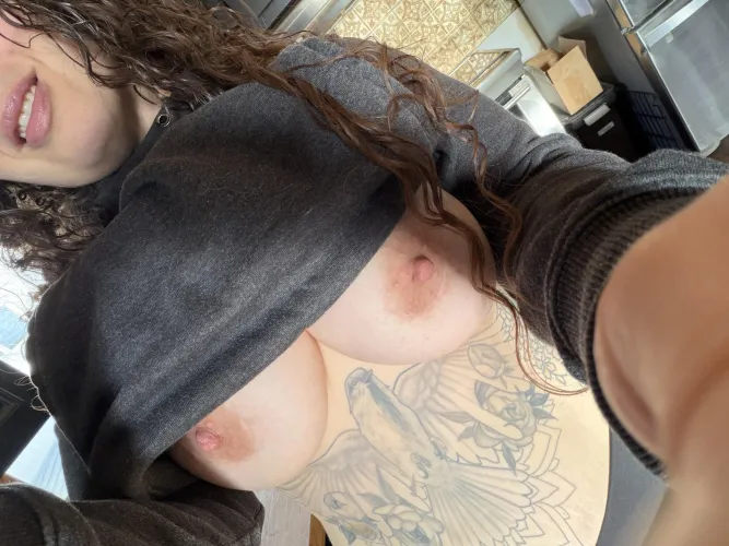 Thick girl with big titties, is that your type? by NakedNeighbour1985