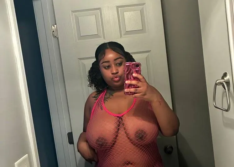 Thick in all the right places. Wanna take a bite posted by xoinferno