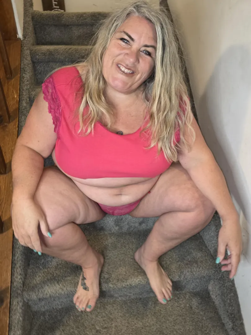 Thick thighs and blue eyes. posted by funwithstephannie