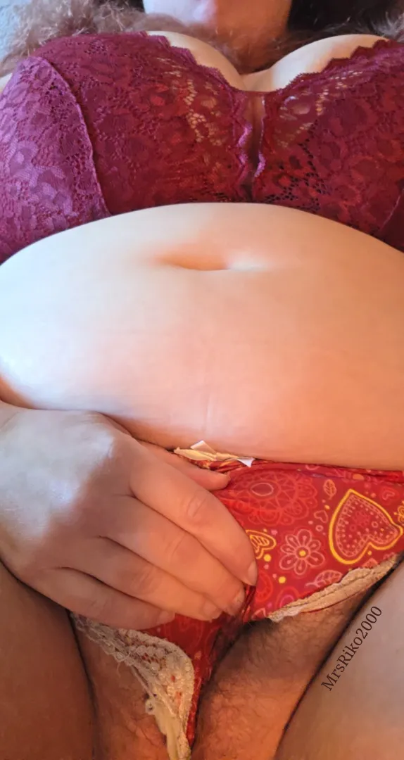 Thick thighs? Check. Busty? Check. Willing to wear your chosen panties while I tease myself? Double check. [US][selling][hairy][natural] posted by MrsRiko2000