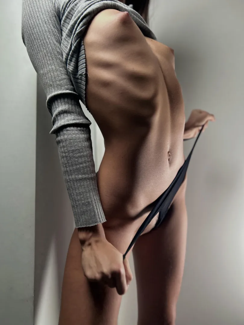 Thin, tight and smooth posted by la_skinny