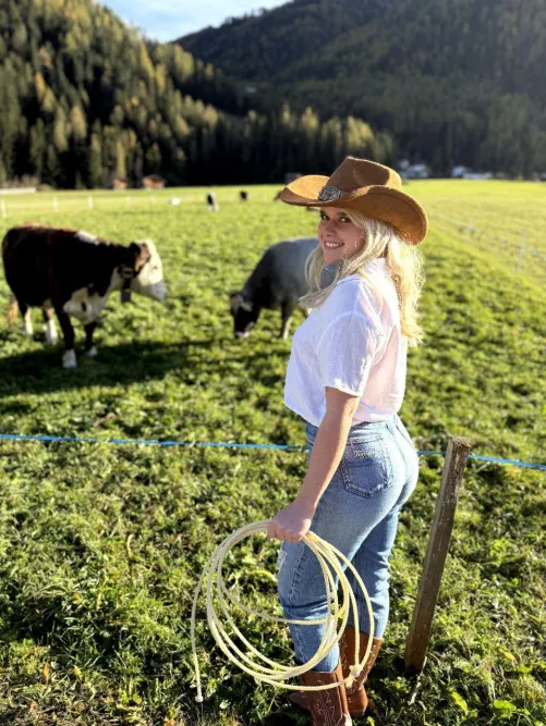 Think I can get a hand in the field by RafflesiaRhythm