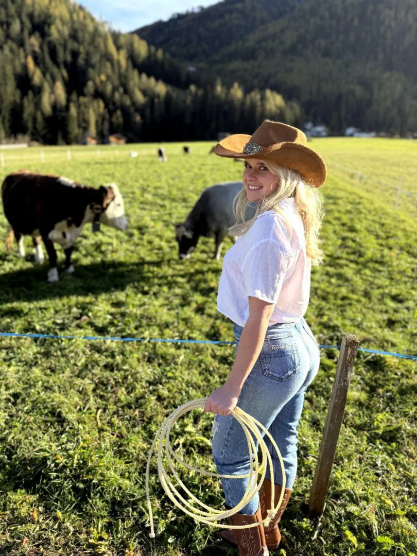 Think I can get a hand in the field posted by RafflesiaRhythm