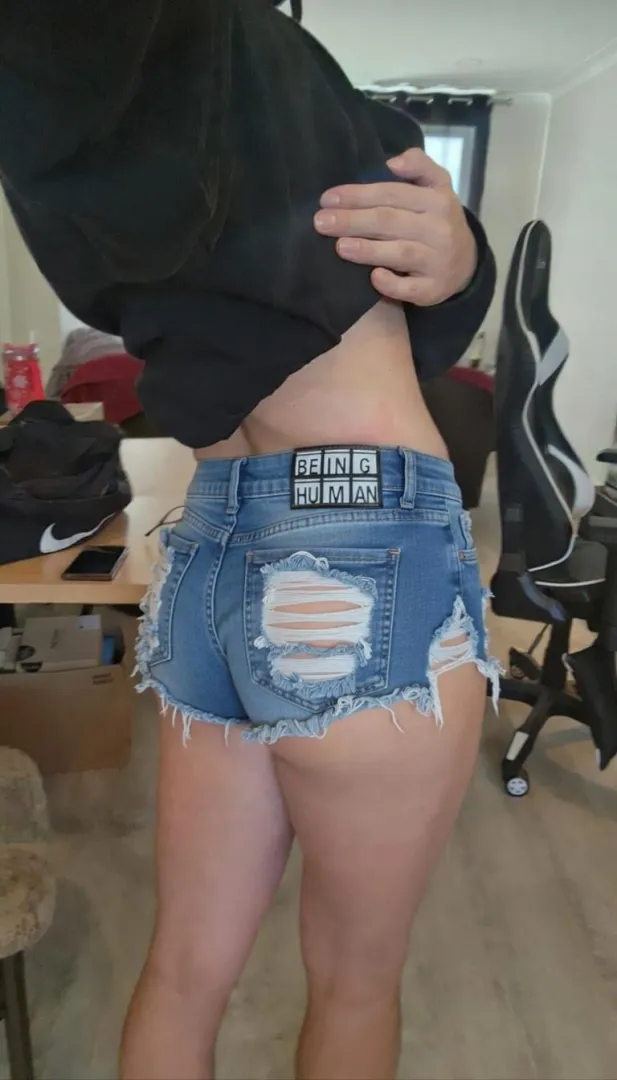 Think I could straddle your face in these shorts? posted by TaylorxxRay