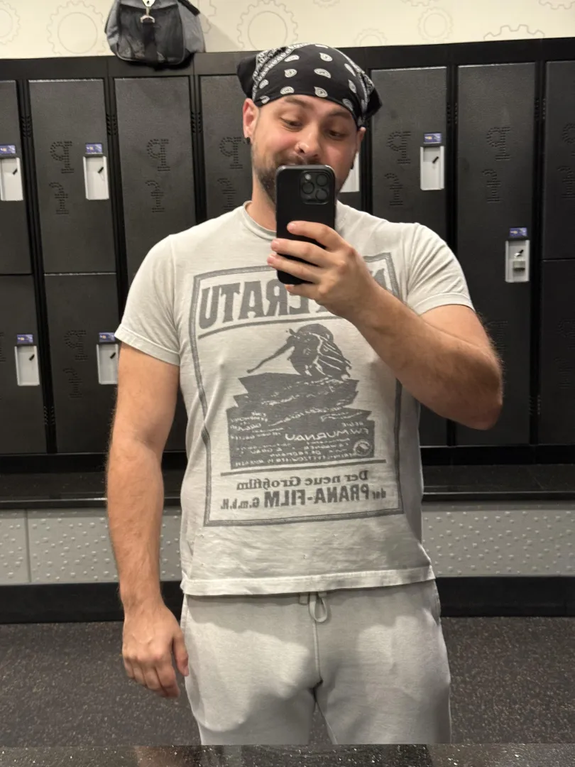 Think I’ll get enough looks at the gym? posted by 3966