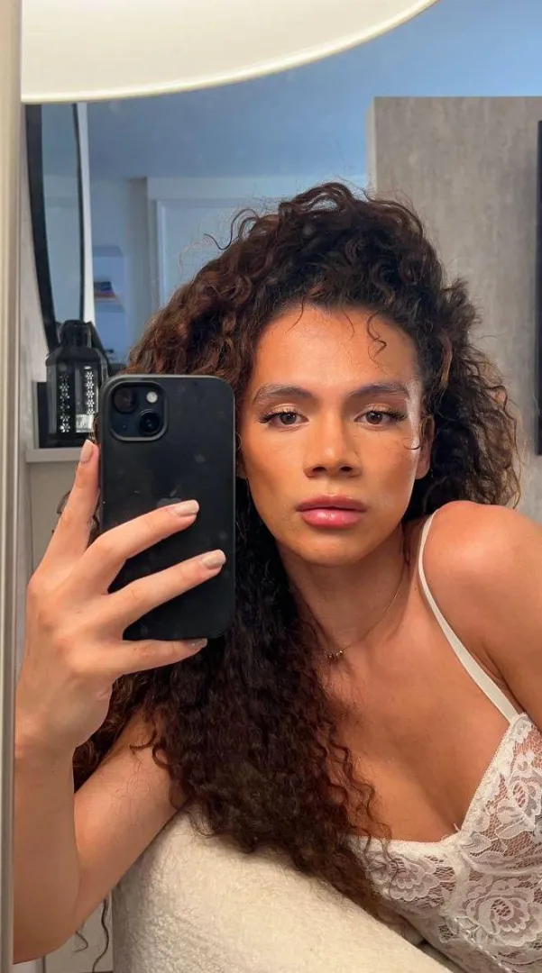 Think u could win a staring contest with me? posted by NaomiGomezx